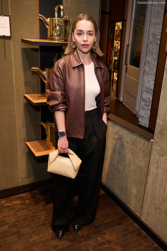 Emilia Clarke photo 16 of 1283