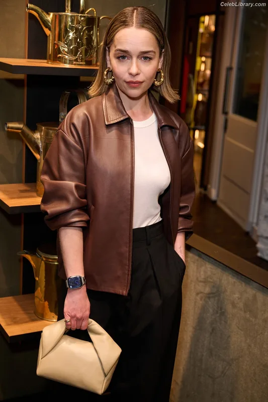 Emilia Clarke photo 17 of 1283