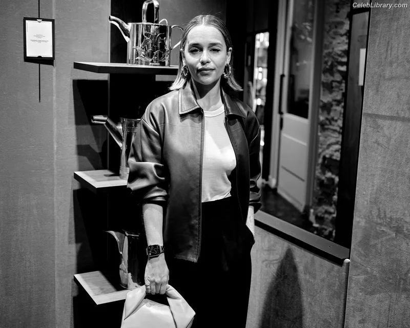 Emilia Clarke photo 20 of 1283