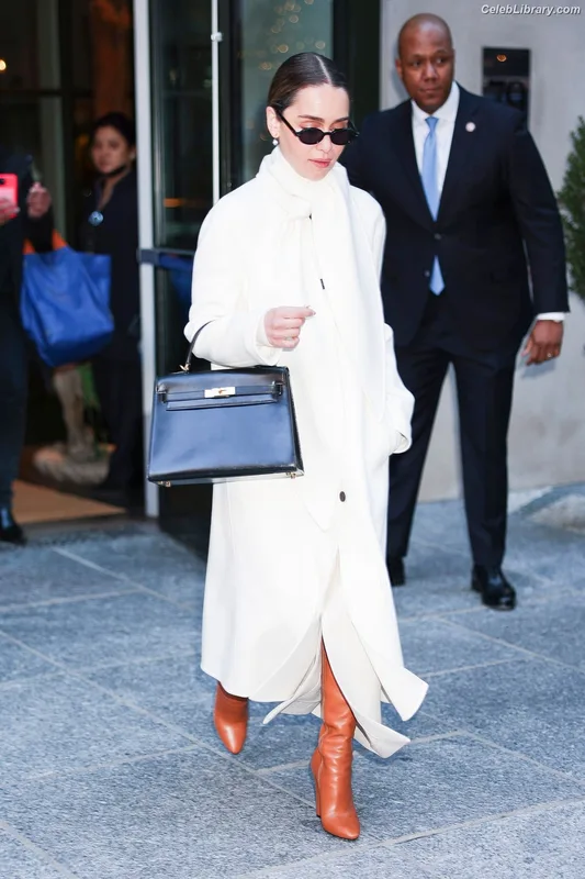 Emilia Clarke photo 12 of 1283