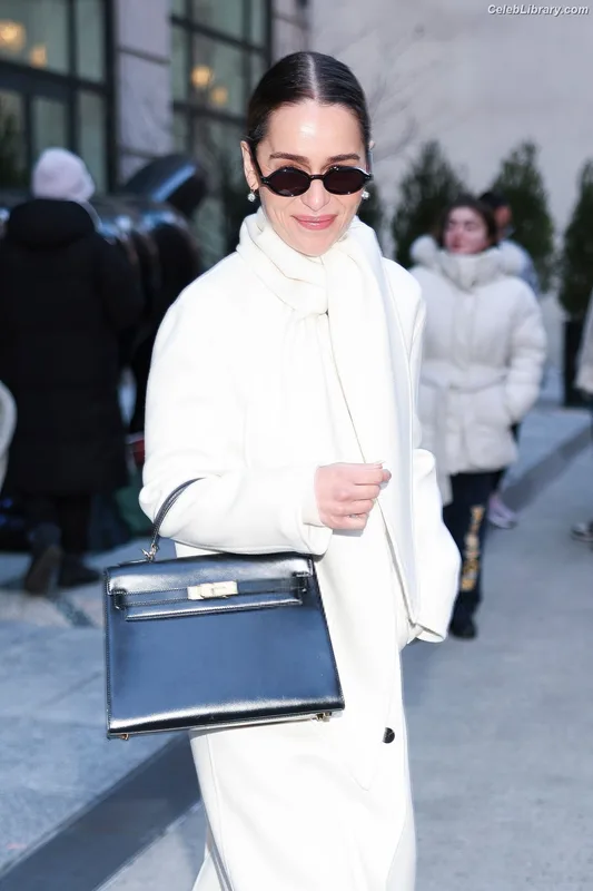 Emilia Clarke photo 13 of 1283