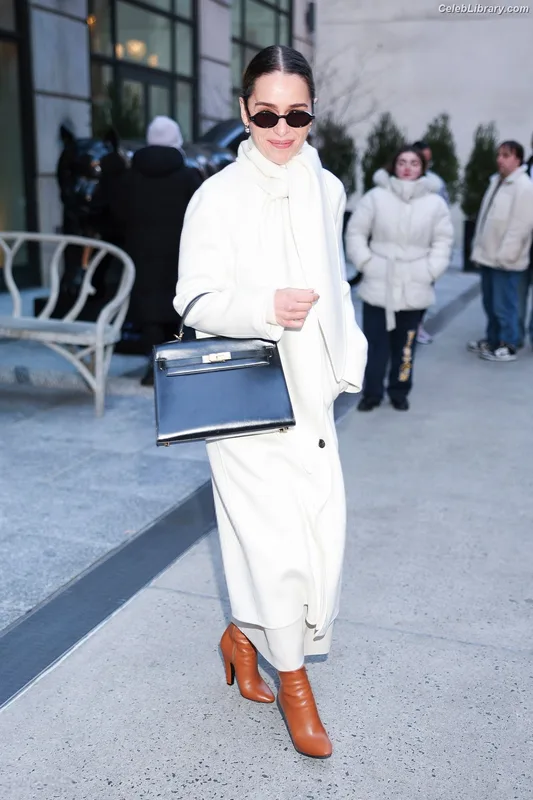 Emilia Clarke photo 14 of 1283