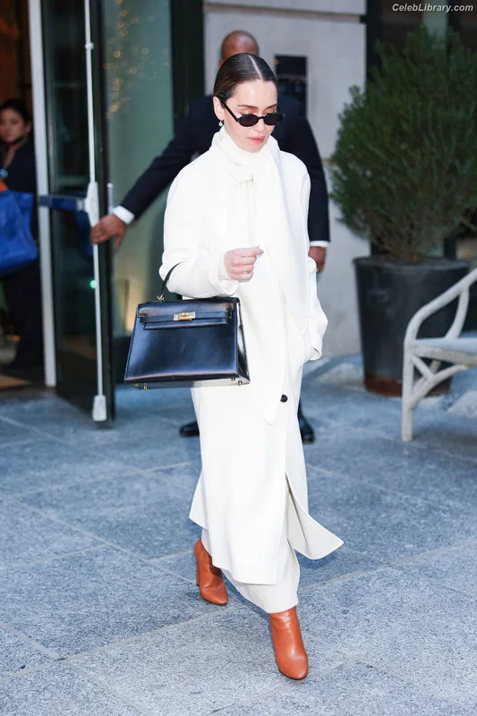 Emilia Clarke photo 16 of 1283