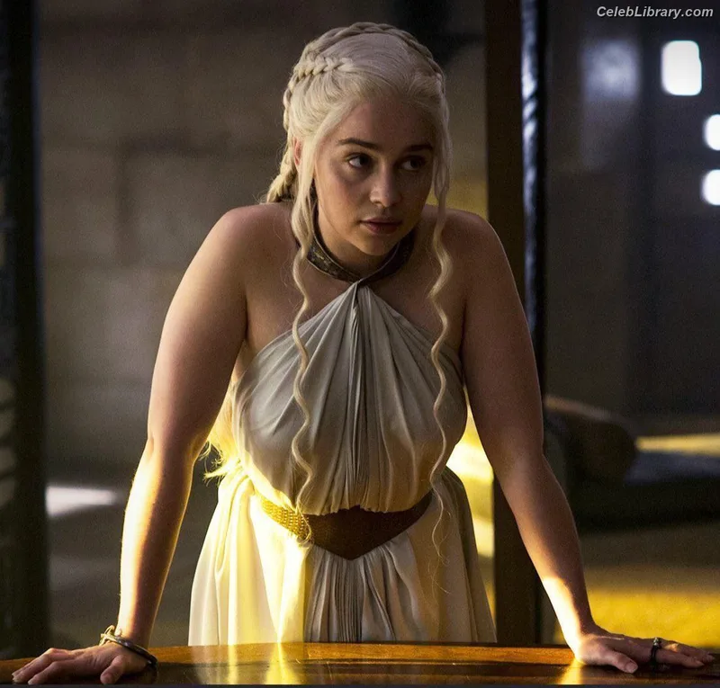 Emilia Clarke photo 22 of 1283