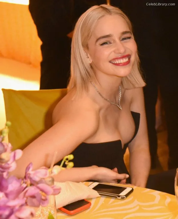 Emilia Clarke photo 19 of 1283