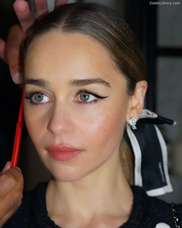 Emilia Clarke photo 11 of 1283