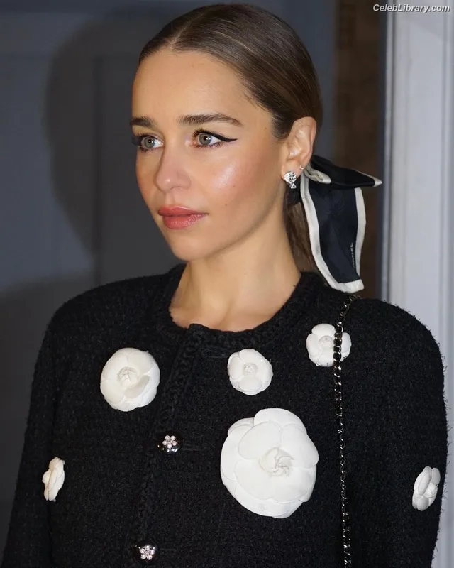 Emilia Clarke photo 13 of 1283