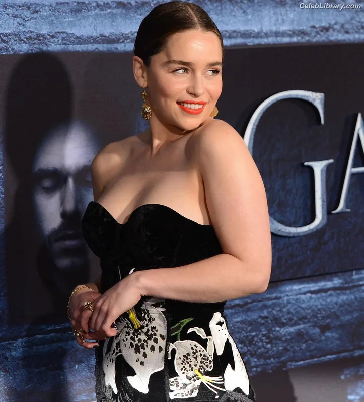 Emilia Clarke photo 5 of 1283