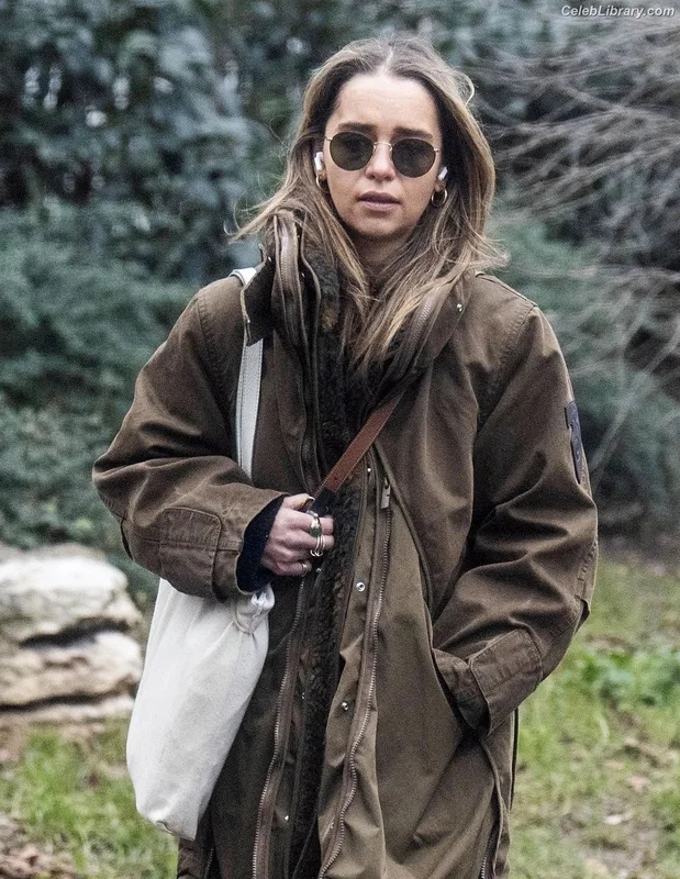 Emilia Clarke photo 12 of 1283