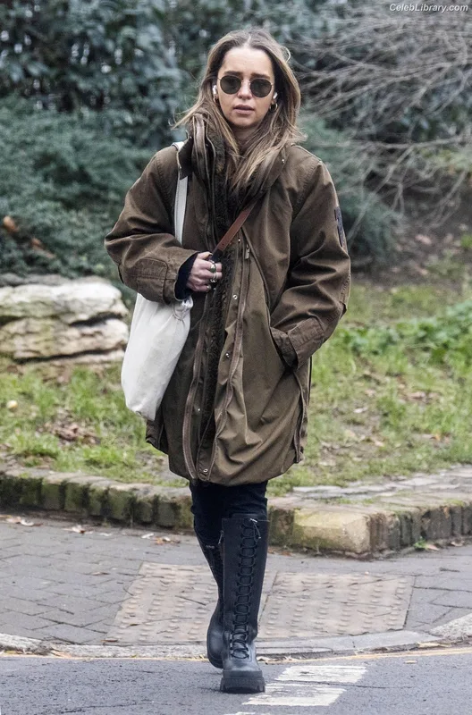 Emilia Clarke photo 13 of 1283