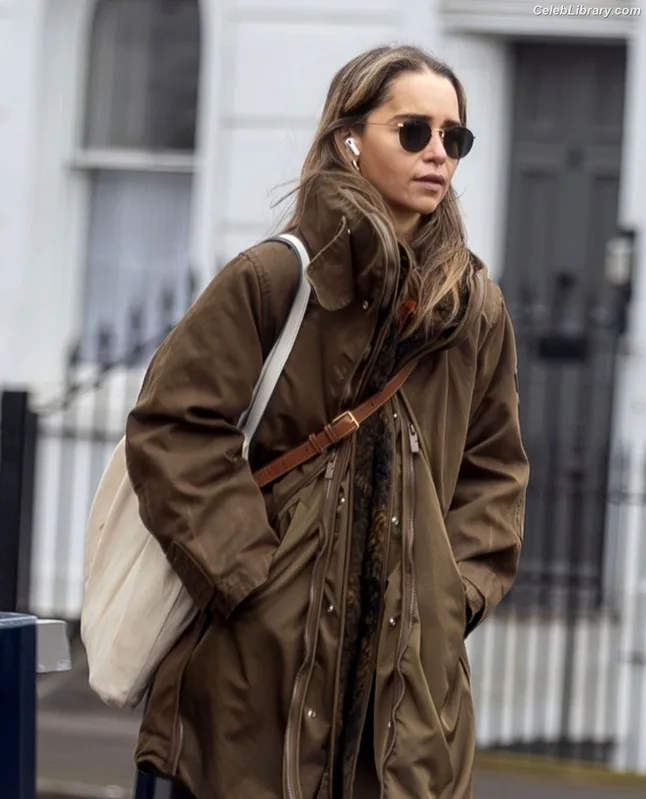 Emilia Clarke photo 14 of 1283