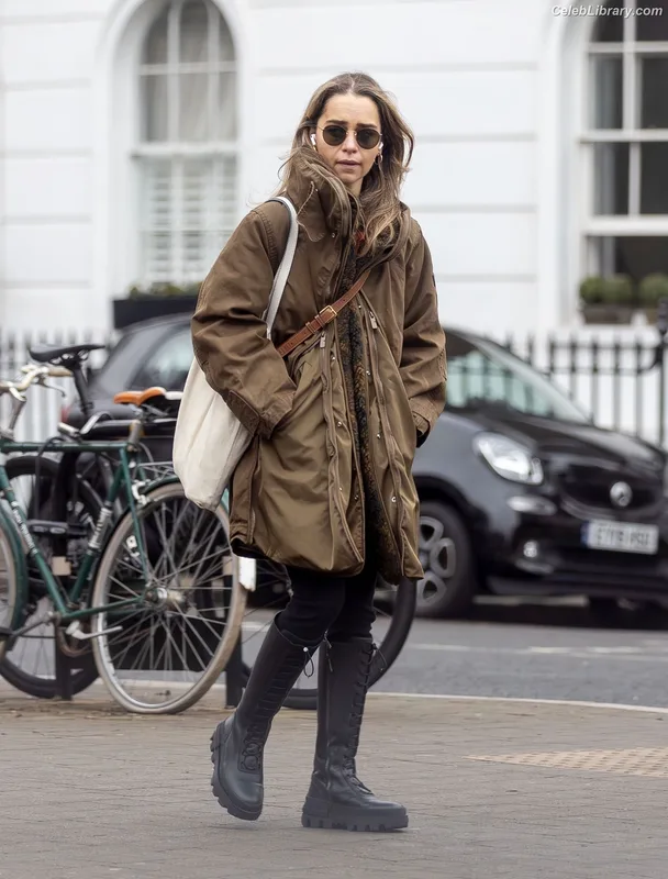 Emilia Clarke photo 15 of 1283