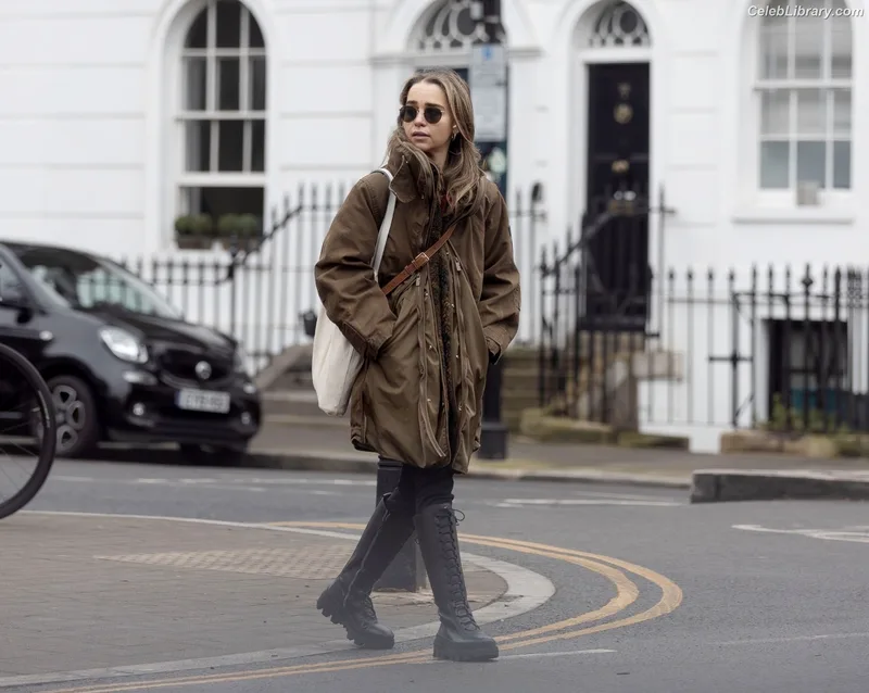 Emilia Clarke photo 16 of 1283