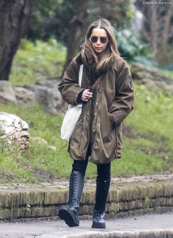 Emilia Clarke photo 17 of 1283