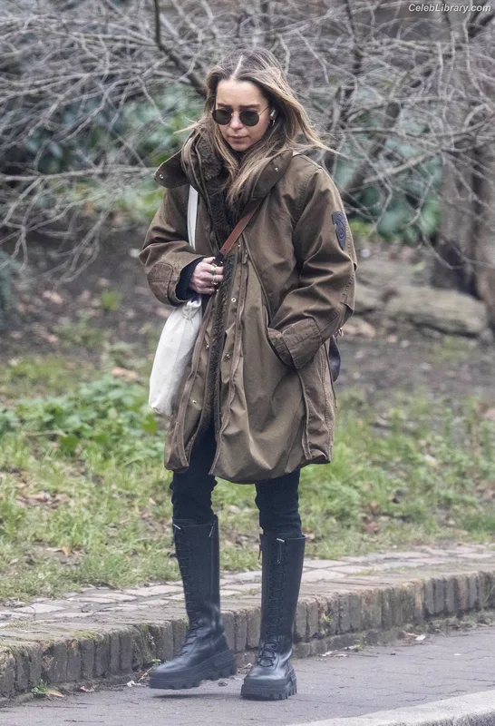 Emilia Clarke photo 18 of 1283