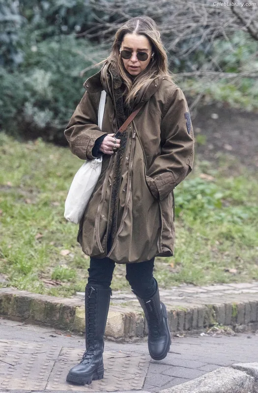 Emilia Clarke photo 19 of 1283
