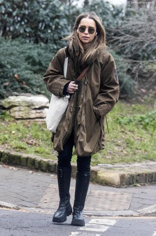 Emilia Clarke photo 21 of 1283