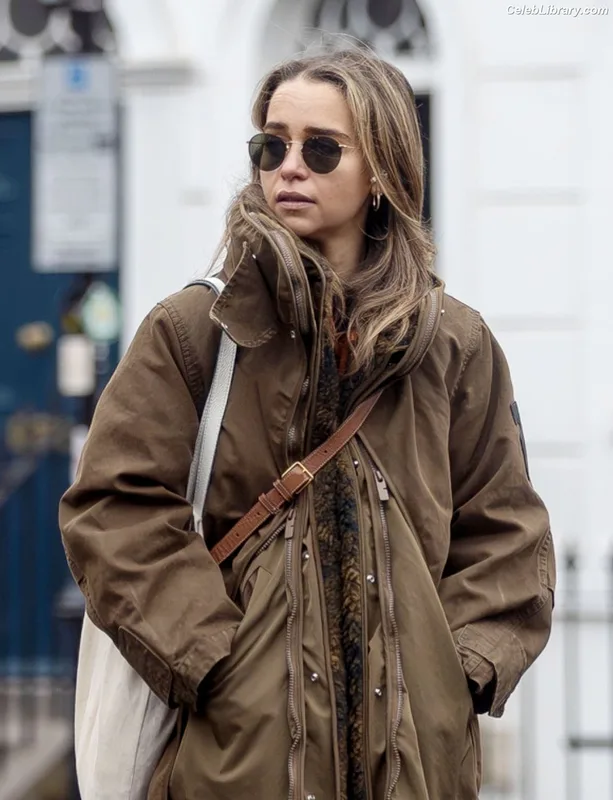 Emilia Clarke photo 22 of 1283