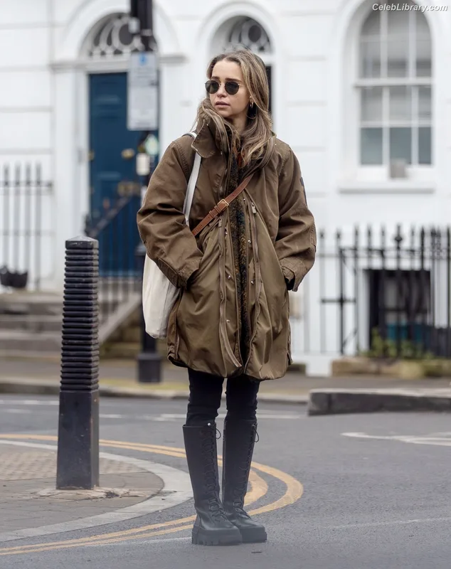 Emilia Clarke photo 3 of 1283