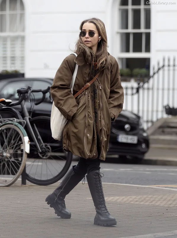 Emilia Clarke photo 4 of 1283
