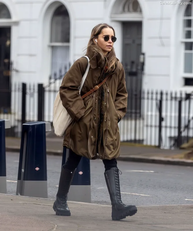 Emilia Clarke photo 5 of 1283