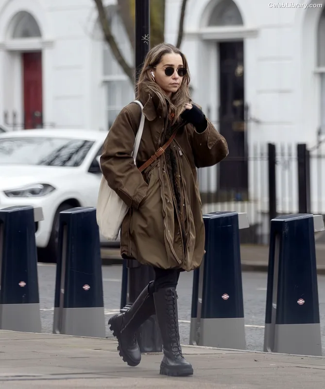 Emilia Clarke photo 6 of 1283