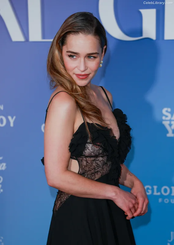 Emilia Clarke photo 2 of 1283