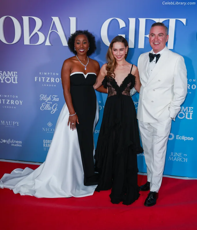 Emilia Clarke photo 7 of 1283