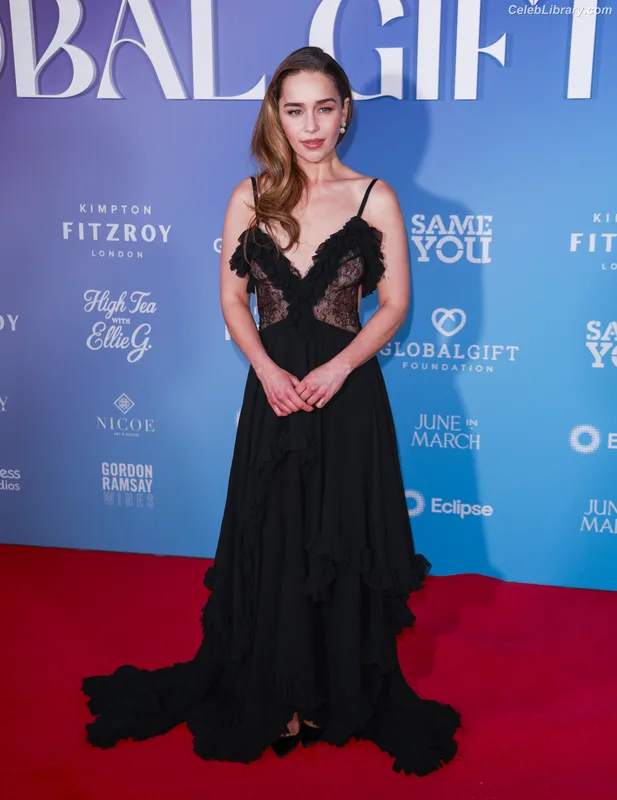 Emilia Clarke photo 5 of 1283
