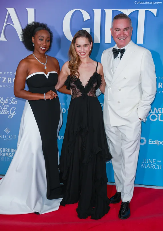 Emilia Clarke photo 16 of 1283
