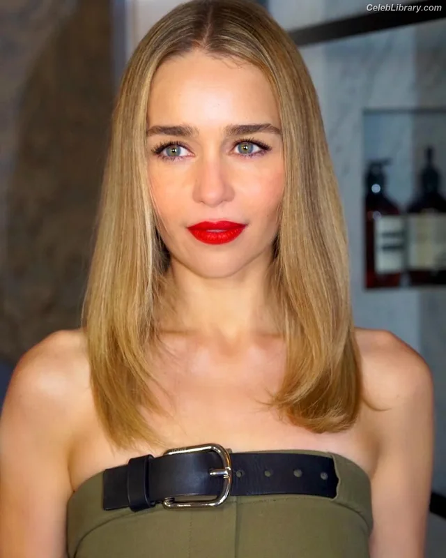 Emilia Clarke photo 23 of 1283