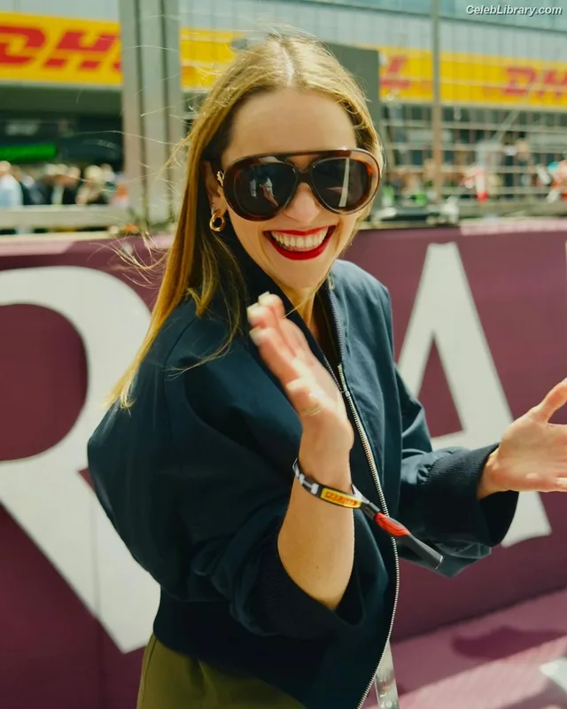 Emilia Clarke photo 24 of 1283