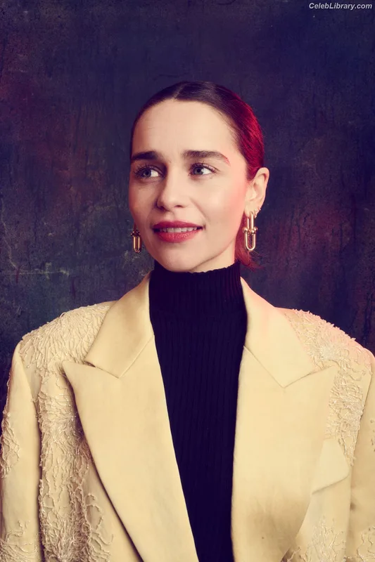 Emilia Clarke photo 9 of 1283