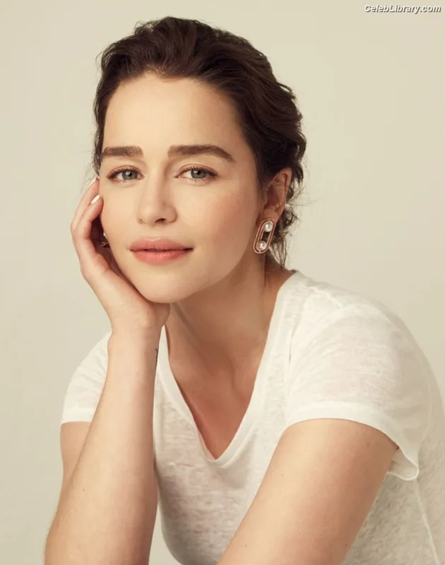 Emilia Clarke photo 21 of 1283