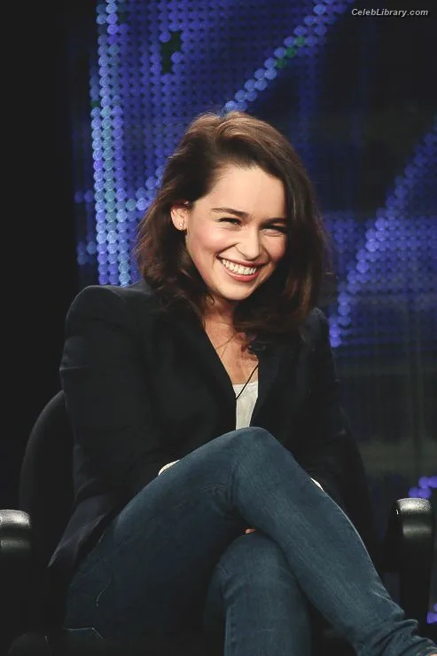 Emilia Clarke photo 1 of 1283