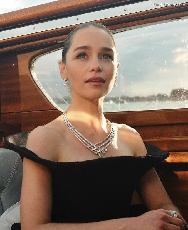 Emilia Clarke photo 13 of 1283