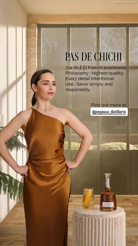 Emilia Clarke photo 6 of 1283