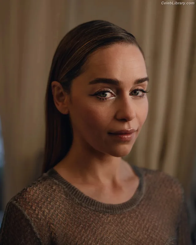 Emilia Clarke photo 16 of 1283