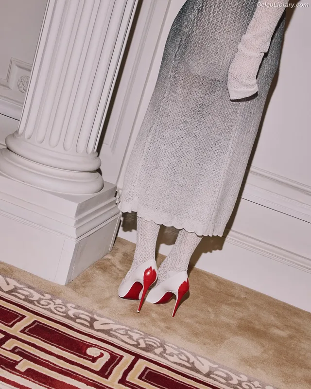 Emilia Clarke photo 20 of 1283