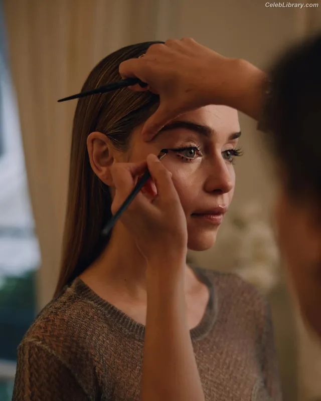 Emilia Clarke photo 24 of 1283