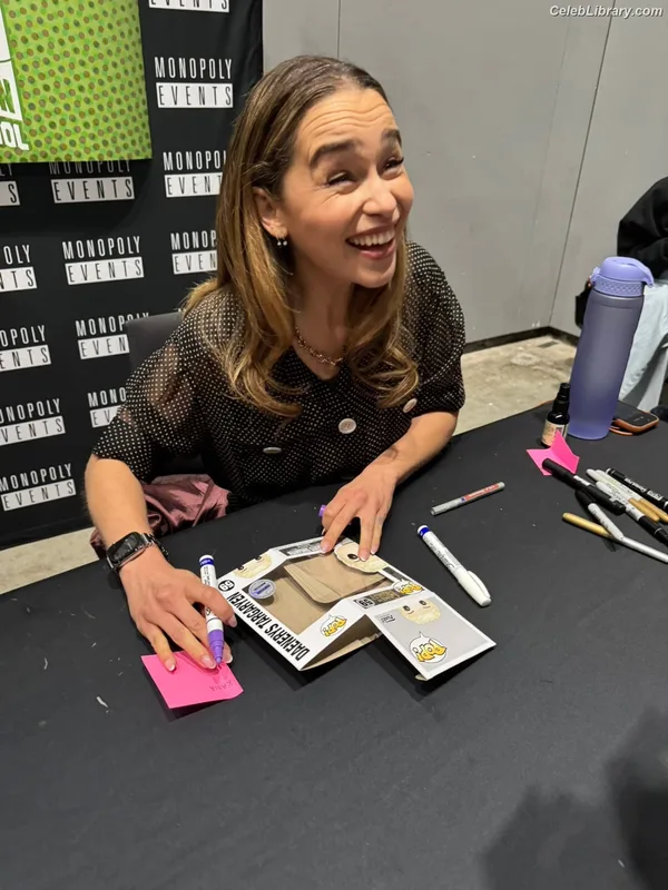 Emilia Clarke photo 2 of 1283