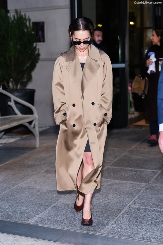 Emilia Clarke photo 8 of 1283
