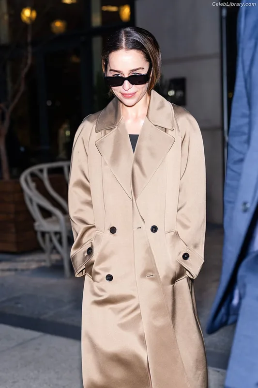 Emilia Clarke photo 9 of 1283
