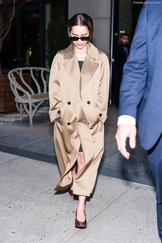Emilia Clarke photo 12 of 1283