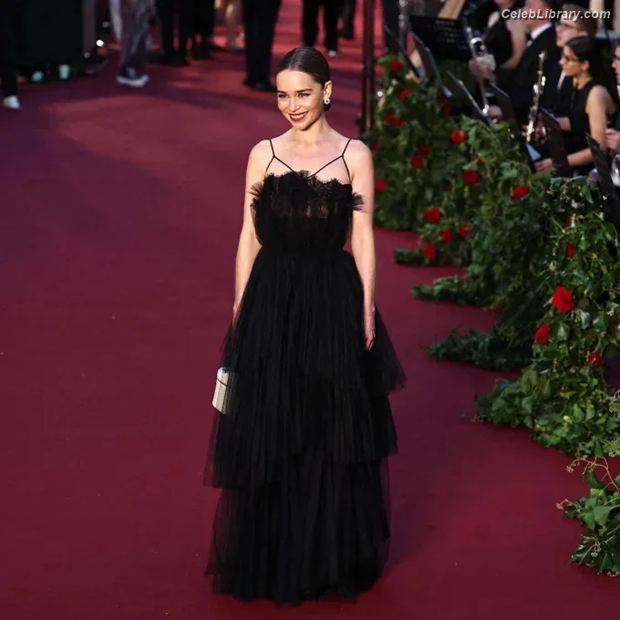 Emilia Clarke photo 15 of 1283