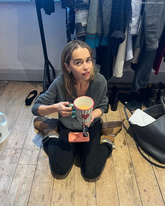 Emilia Clarke photo 18 of 1283