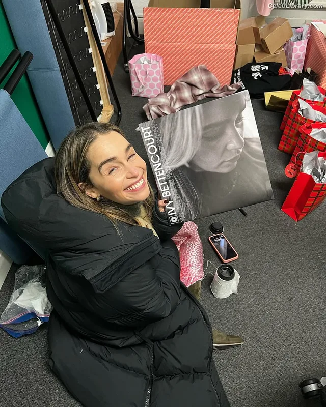 Emilia Clarke photo 21 of 1283