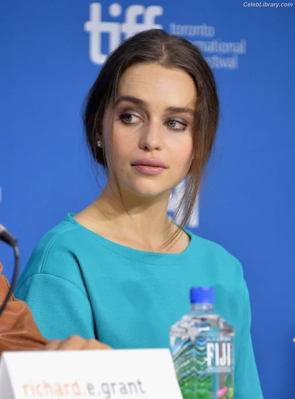 Emilia Clarke photo 2 of 1283