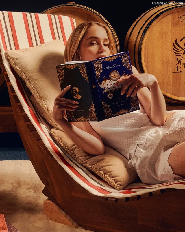 Emilia Clarke photo 3 of 1283