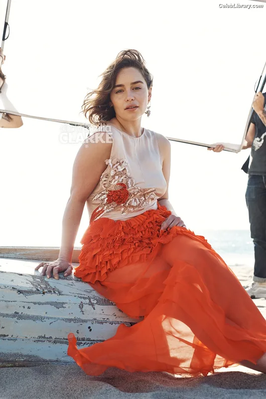 Emilia Clarke photo 5 of 1283